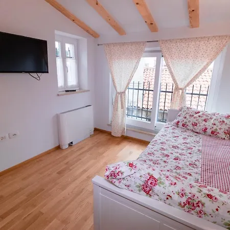 Pia * Piran