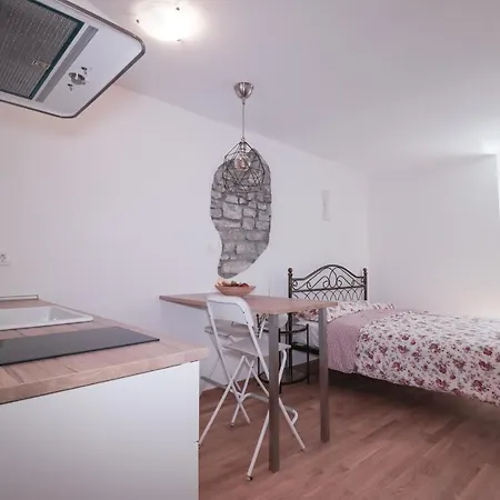 Apartment Pia *