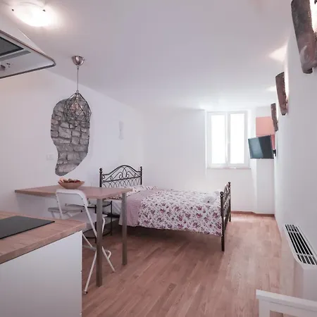 Pia Apartment *